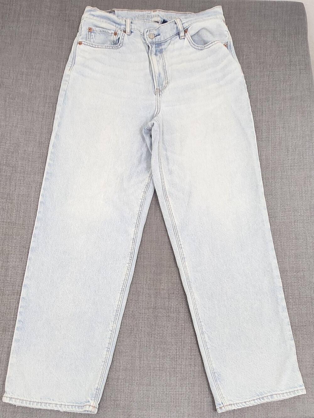 American Eagle High-Rise Baggy Straight  Light Wash Denim Jeans. 12 Short
